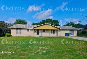 168 Creekview Dr E in Red Oak, TX - Building Photo