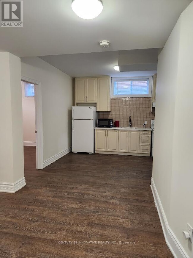 property at 33 Scarborough Golf Club Rd