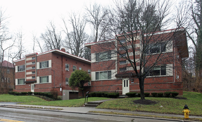 3285-3289 Linwood Ave in Cincinnati, OH - Foto de edificio - Building Photo