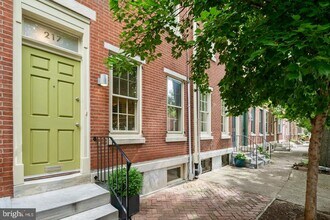 217 Carpenter St in Philadelphia, PA - Building Photo - Building Photo