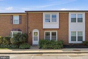 5603 Independence Cir in Alexandria, VA - Building Photo