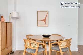 160 E 48th St in New York, NY - Building Photo - Building Photo