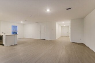 15254 Abella Dr in Montgomery, TX - Foto de edificio - Building Photo