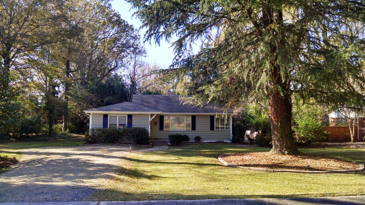 1049 Woodland Dr in Rock Hill, SC - Foto de edificio