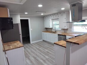 2705 1st St in Brownwood, TX - Building Photo - Building Photo