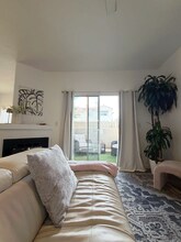 2100 Black Island St, Unit 101 in Las Vegas, NV - Foto de edificio - Building Photo