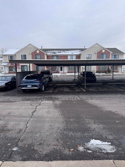 30675 Hidden Pines Ln, Unit 118 in Roseville, MI - Building Photo - Building Photo