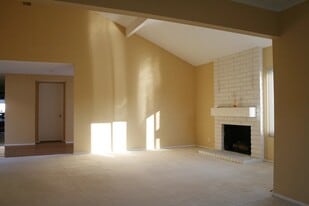 11 Woodhollow in Irvine, CA - Building Photo