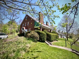 5437 Wilkins Ave in Pittsburgh, PA - Building Photo