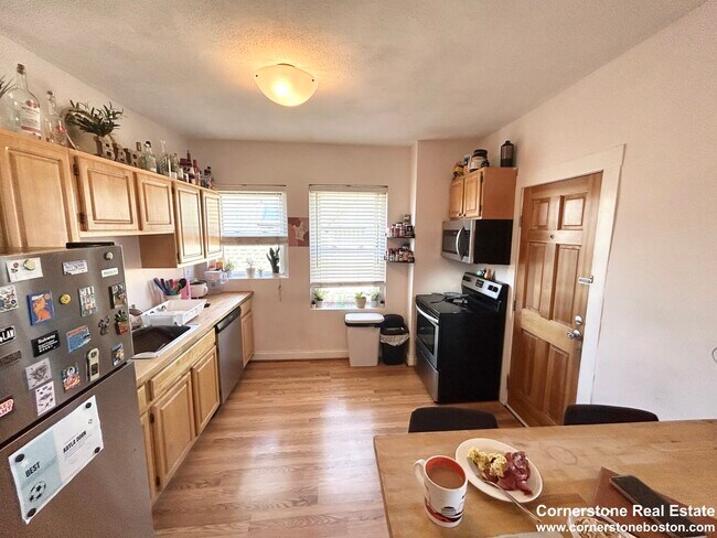 16 Victory Rd, Unit 3