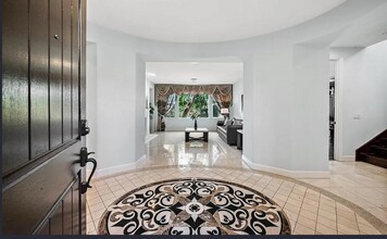 6839 Helenite Pl in Carlsbad, CA - Foto de edificio - Building Photo