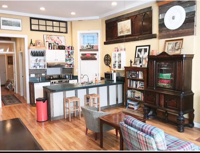 property at 2857 N Damen Ave