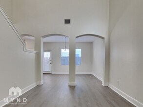 3734 Ashford Villa Ln in Houston, TX - Building Photo - Building Photo
