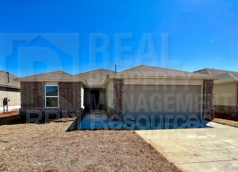 1916 Melanie Dr in Yukon, OK - Building Photo