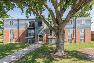 Lake Shore Place in Ankeny, IA - Foto de edificio - Building Photo