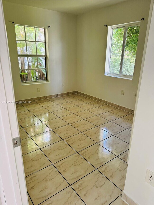2821 SW 21st Ter in Miami, FL - Building Photo - Building Photo