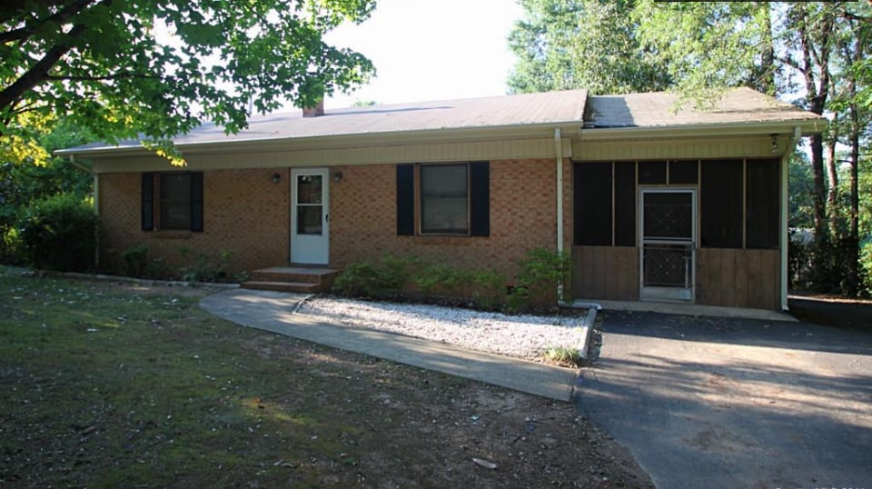 302 Wilkes Dr in Monroe, NC - Building Photo