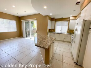 7283 Surfbird Cir in Carlsbad, CA - Building Photo - Building Photo