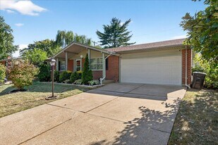 354 Burncoate Dr in St. Louis, MO - Building Photo