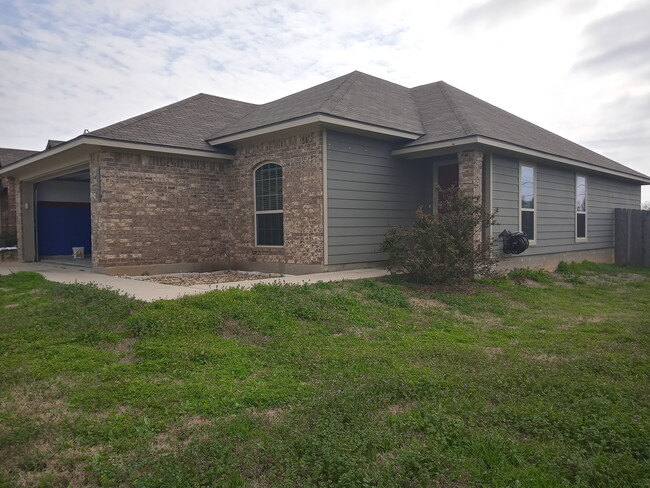 2563 Elkhorn Trl in Bryan, TX - Foto de edificio - Building Photo