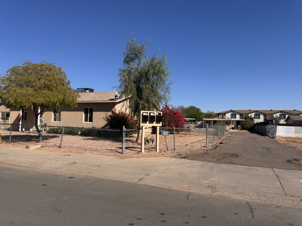 5119-5121 N 18th Ave in Phoenix, AZ - Building Photo