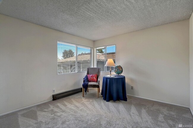 17211 NE 45th St in Redmond, WA - Building Photo - Building Photo