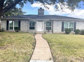 15823 Blackhawk Blvd in Friendswood, TX - Building Photo