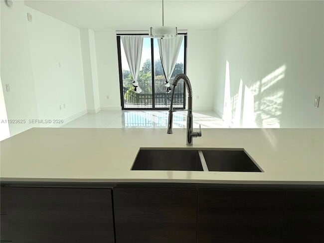 301 Altara Ave, Unit 533 in Coral Gables, FL - Foto de edificio - Building Photo