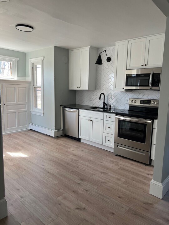 314 Walnut St, Unit 2ndflr in Royersford, PA - Building Photo