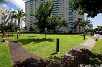 3900 Ala Makahala Pl in Honolulu, HI - Building Photo - Building Photo