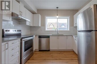 540 King St E in Hamilton, ON - Building Photo - Building Photo