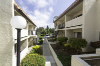 Sunset Views in Fallbrook, CA - Foto de edificio - Building Photo