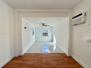 2727 SW 24th St in Miami, FL - Building Photo - Building Photo