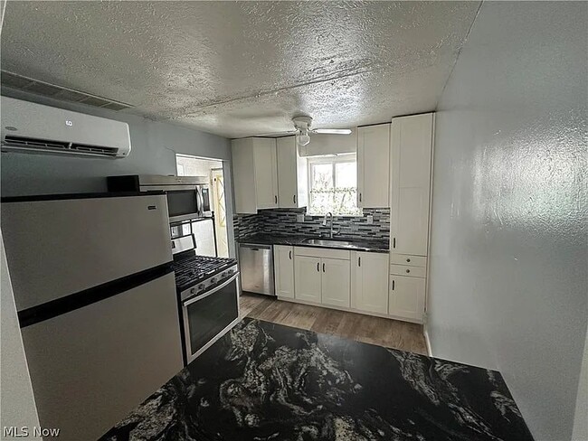 29902 Euclid Ave in Wickliffe, OH - Building Photo - Building Photo