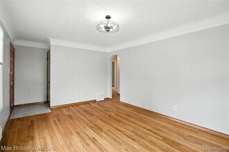 25301 Ford St in Roseville, MI - Building Photo - Building Photo