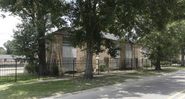 Myrtle Place Apartments in Baton Rouge, LA - Building Photo - Building Photo