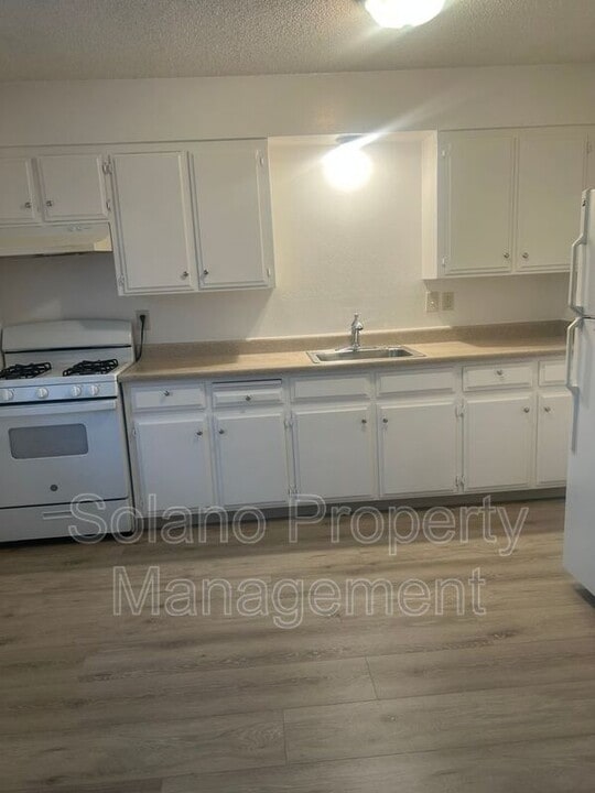 1104 School St in Suisun City, CA - Building Photo