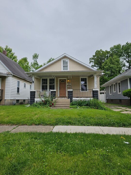 1909 S 2nd St in Springfield, IL - Building Photo
