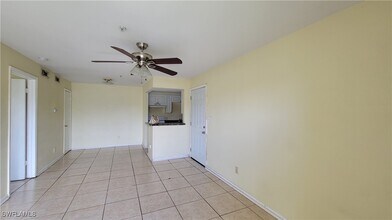 2937 Winkler Ave in Ft. Myers, FL - Building Photo - Building Photo
