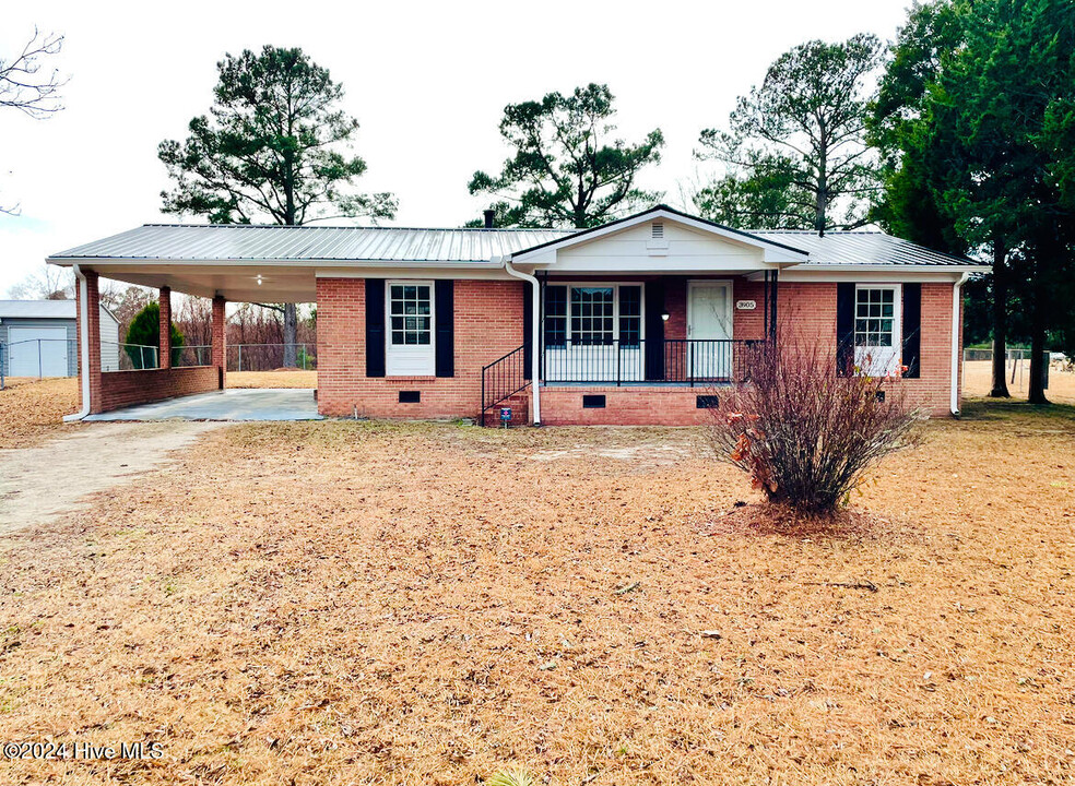 3905 River Rd in Vanceboro, NC - Building Photo