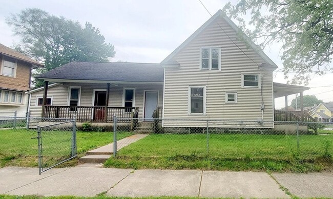 1802 Madison Ave SE in Grand Rapids, MI - Building Photo - Building Photo