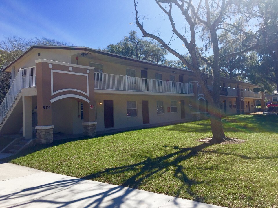 Amelia Apartments in DeLand, FL - Foto de edificio