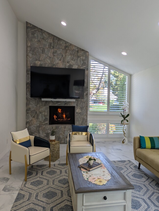 42 Almond Tree Ln in Irvine, CA - Building Photo - Building Photo
