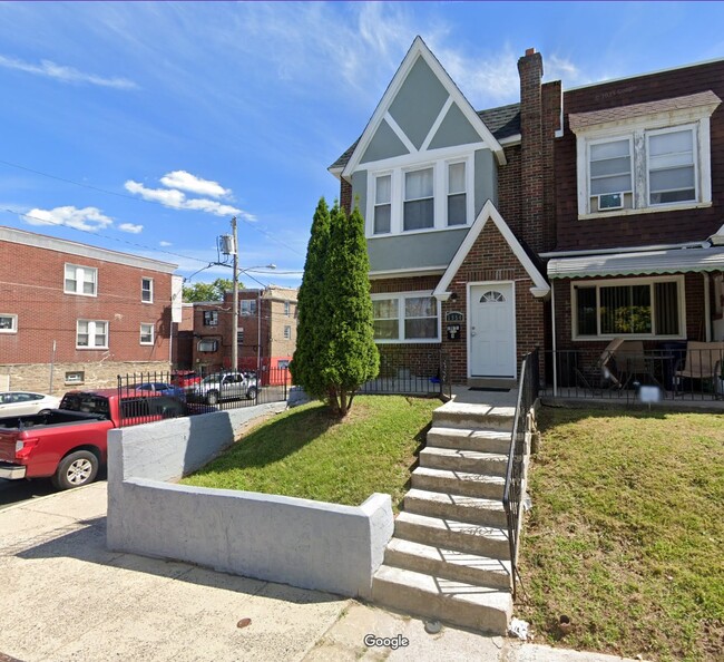 1954 Plymouth St, Unit B