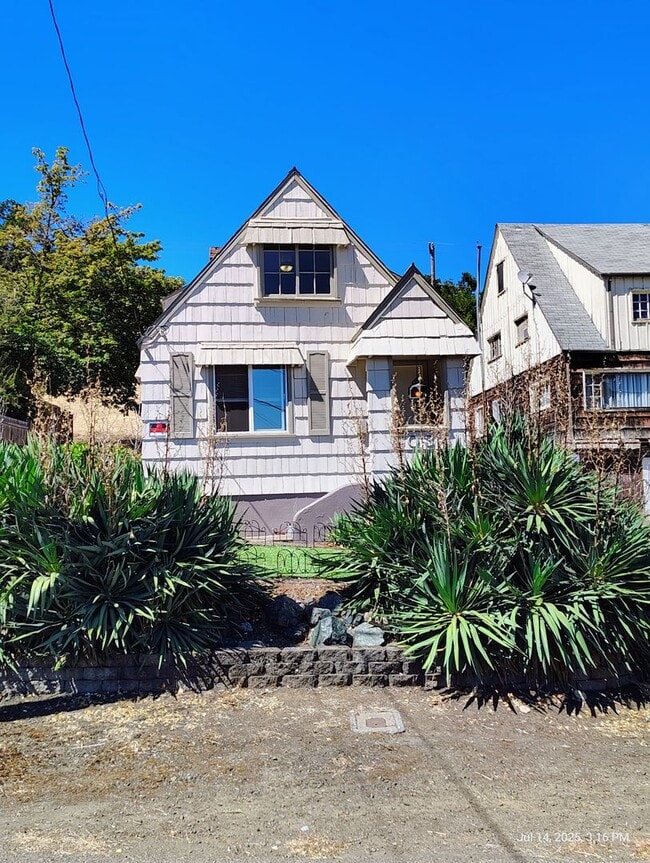 property at 1034 NE Klamath Ave