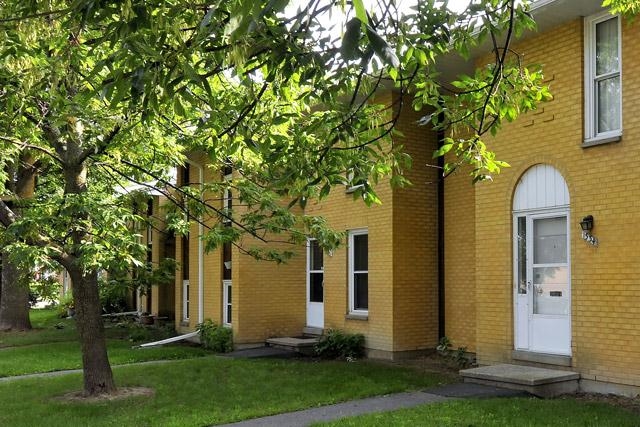 Amesbrooke Townhomes in Ottawa, ON - Building Photo