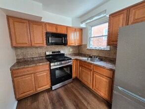 222 Lockart Terrace, Unit 1st Floor in Philadelphia, PA - Foto de edificio - Building Photo