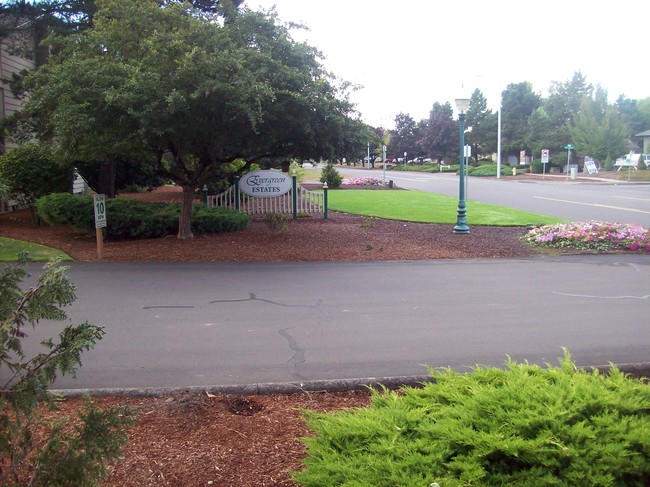 Evergreen Estates in Woodburn, OR - Building Photo - Building Photo