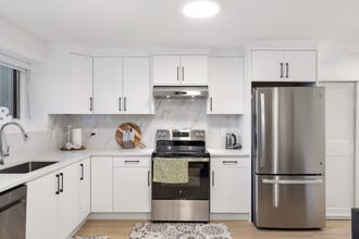 5250 Chaffey Ave in Burnaby, BC - Building Photo - Building Photo