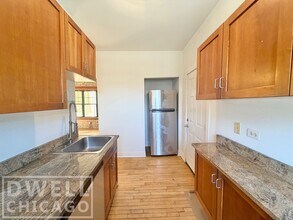 7033 N Sheridan Rd, Unit #2N in Chicago, IL - Building Photo - Building Photo